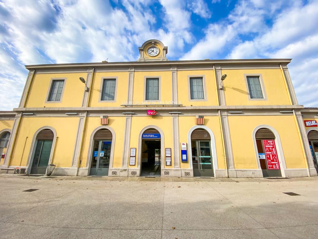 Gare Aix en Provence centre-ville vue de l'extérieur.